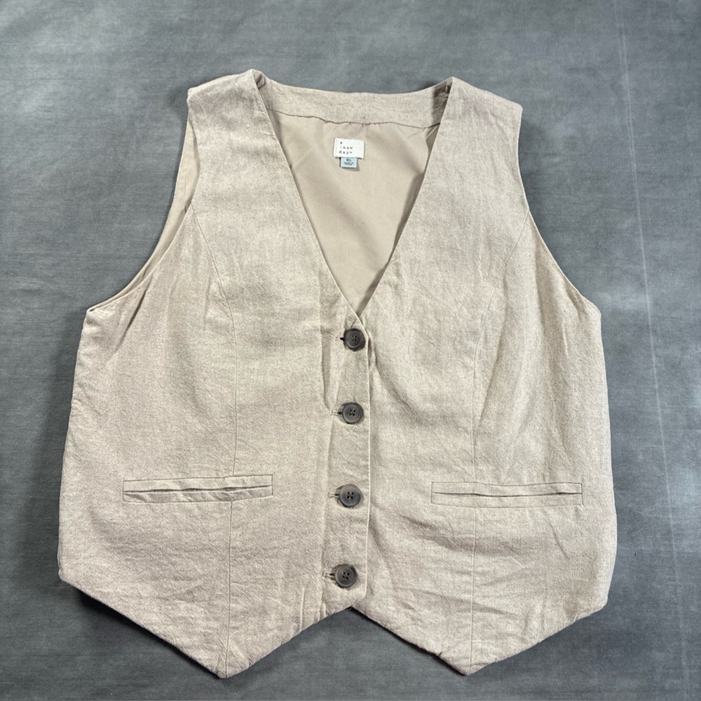 A New Day Beige Button-Up Vest Women’s XL